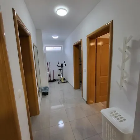 E&a Apartment *