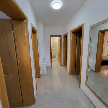 E&a Apartment *