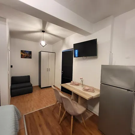Apartment E&a
