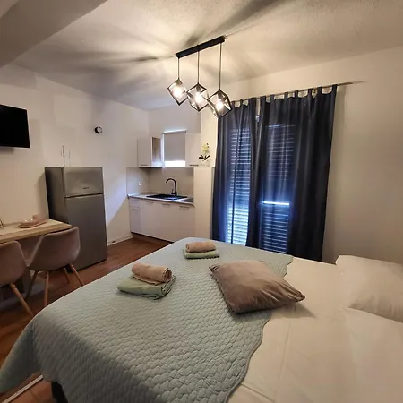 E&a * באסקה וודה